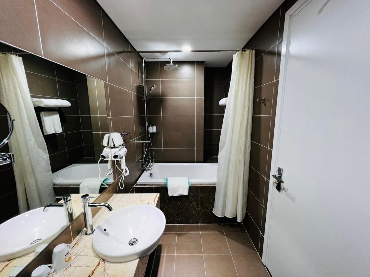 Nesta Grand Hao Nam Appartement Hanoi Buitenkant foto
